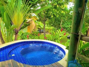Bangalô Villas do Pratagy com Jacuzzi Maceió com Romântica Piscina Hidromassagem
