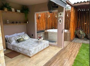 Chalé Espaço Tranquilum Sorocaba com Jacuzzi no Quarto