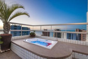 Comfort Hotel Fortaleza com Romântico Jacuzzi Privativo no Terraço