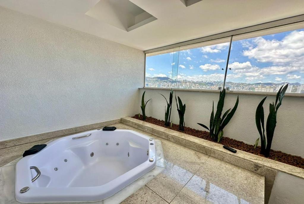 Hotel H2 Platinum Lourdes Belo Horizonte com Jacuzzi no Quarto