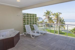 Hotel Vicino al Mare Guarujá com Jacuzzi Privativo no Terraço com Vista do Mar