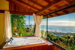 Pousada Caminho do Rei com Hidromassagem no Quarto com Vista do Mar