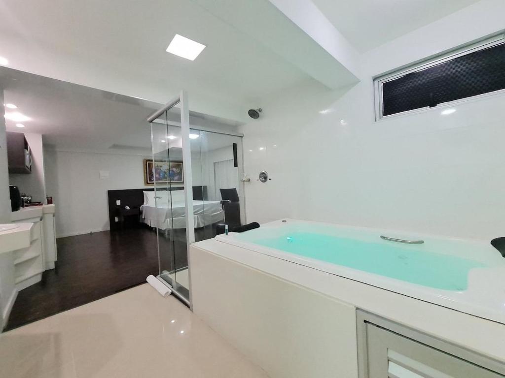 Wafeh Flats em San Diego Pampulha Belo Horizonte com Jacuzzi no Quarto